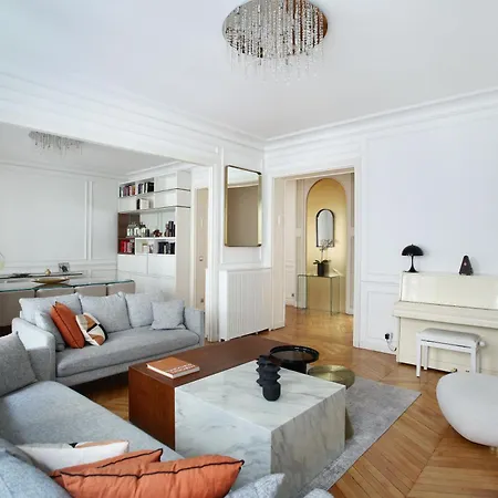 Spacious Exceptional Place De L'etoile *